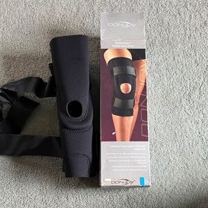 DonJoy Black Patella Knee Brace